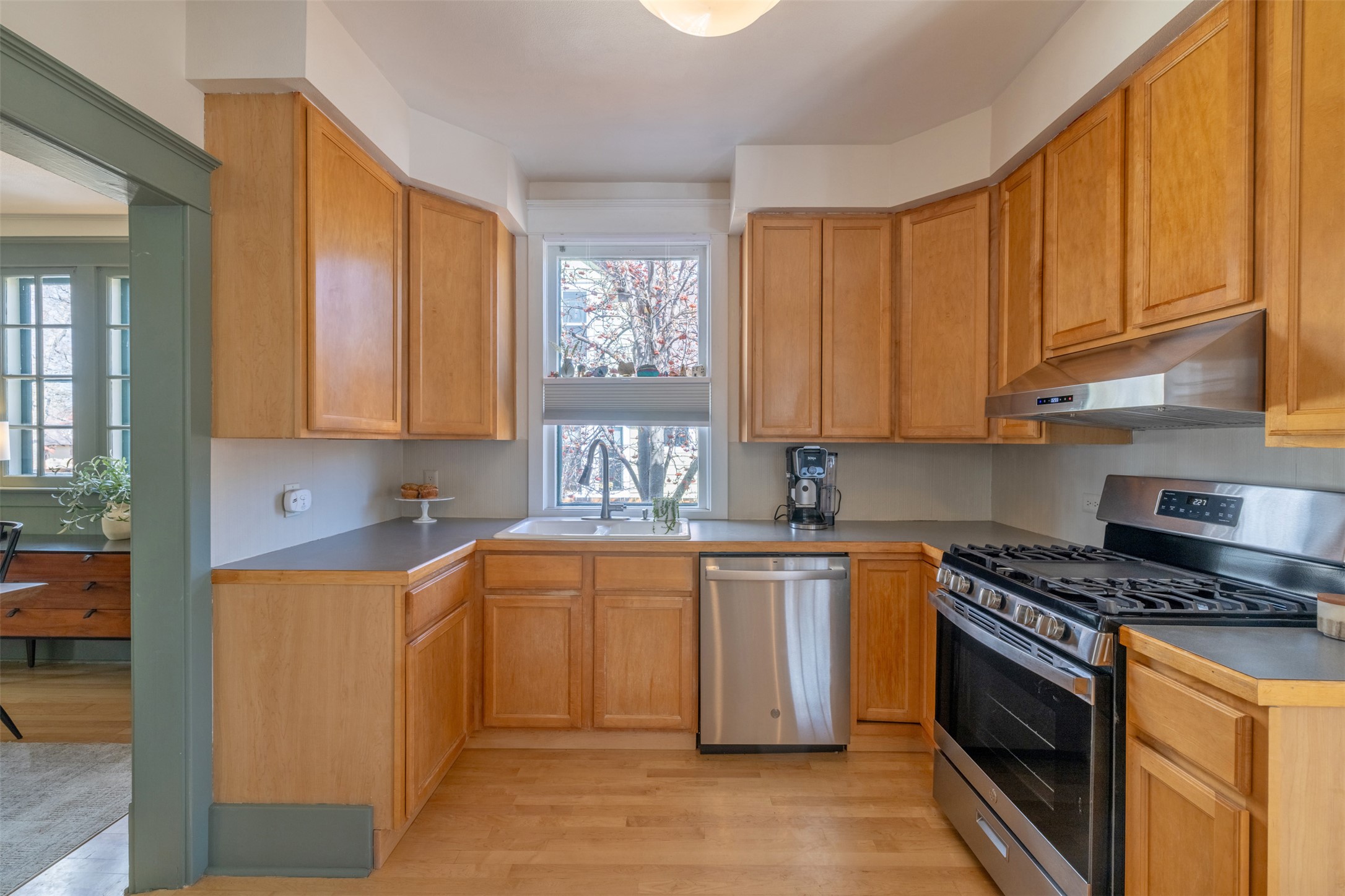 717 N Warren Street Property Photo 18