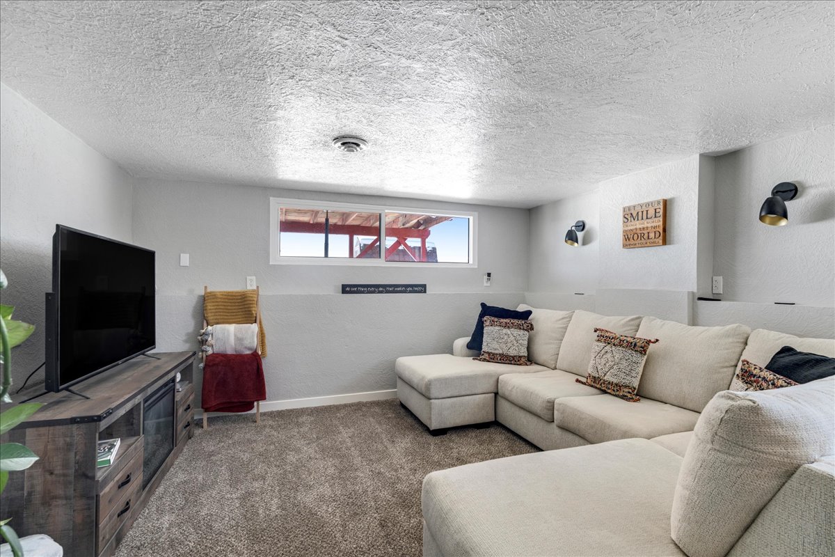 1100 E Fiesta Property Photo 28