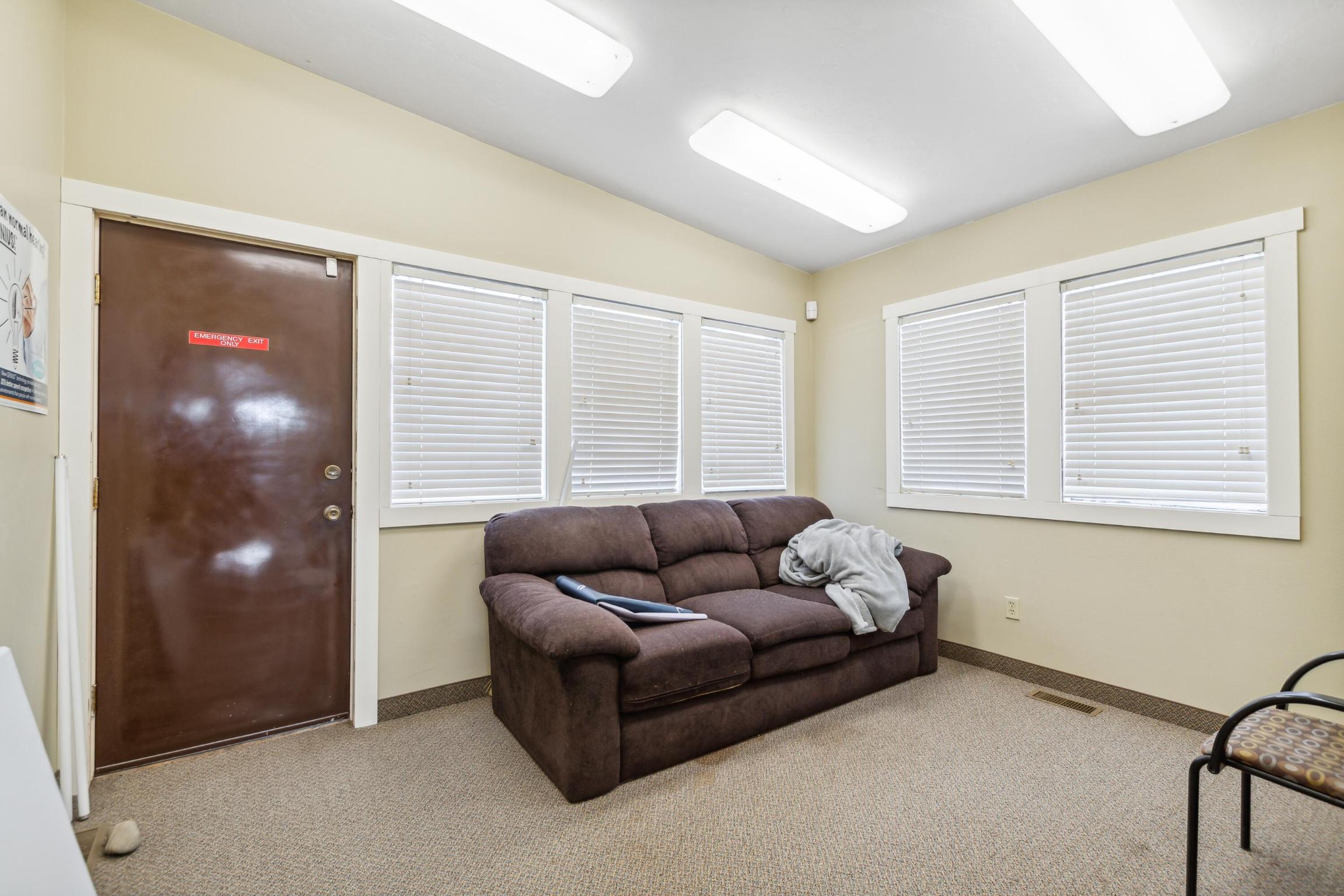 1292 Burns Way Property Photo 8