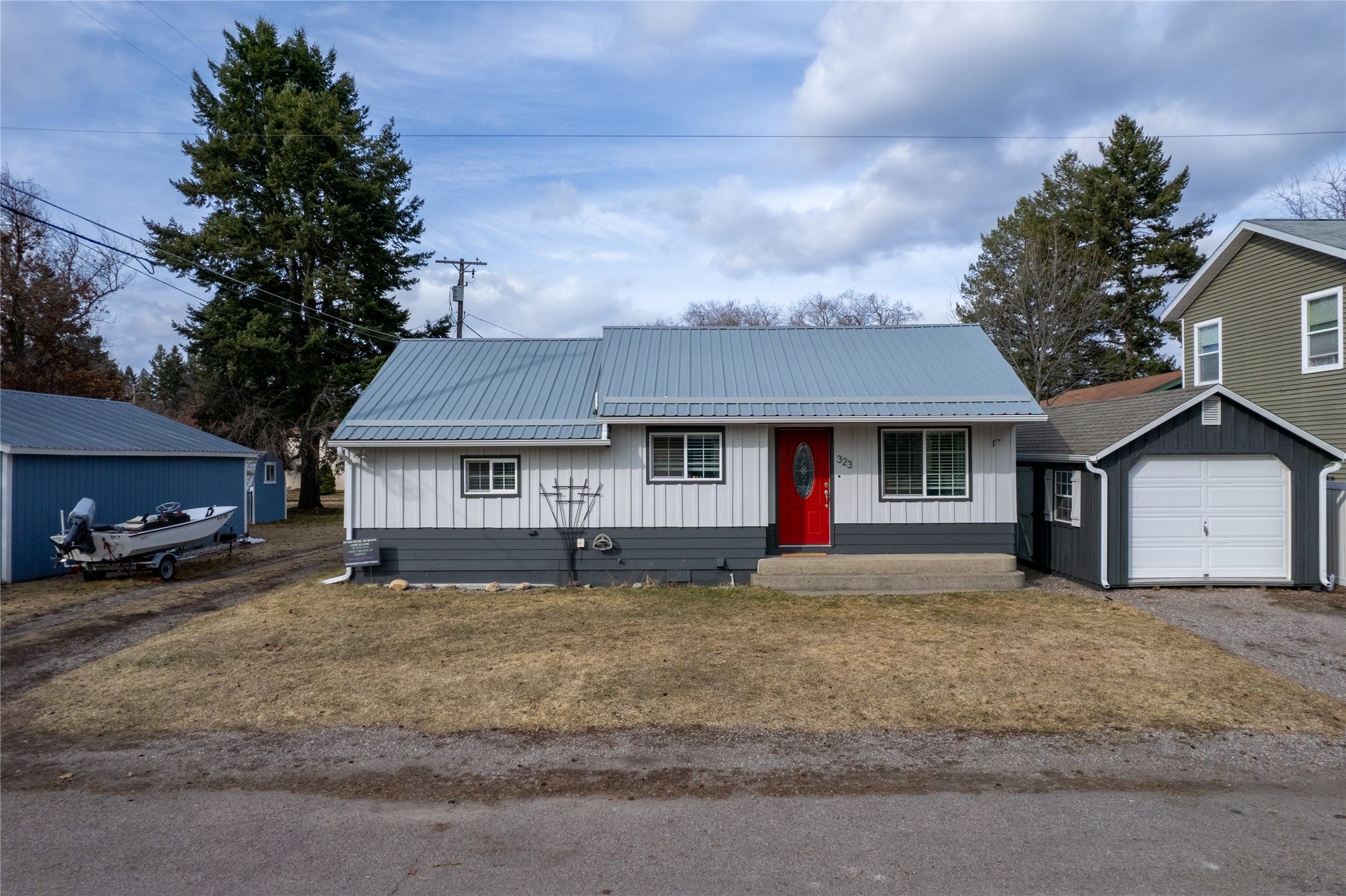 323 2nd Street E Property Photo
