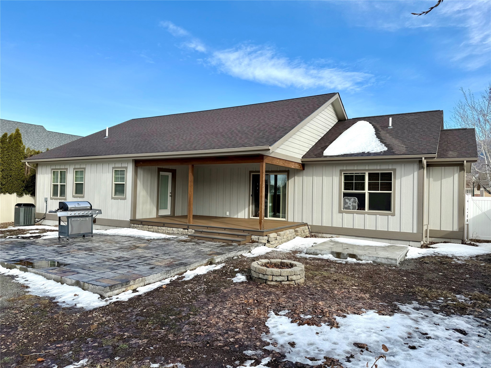1158 W 14th Avenue W Property Photo 2