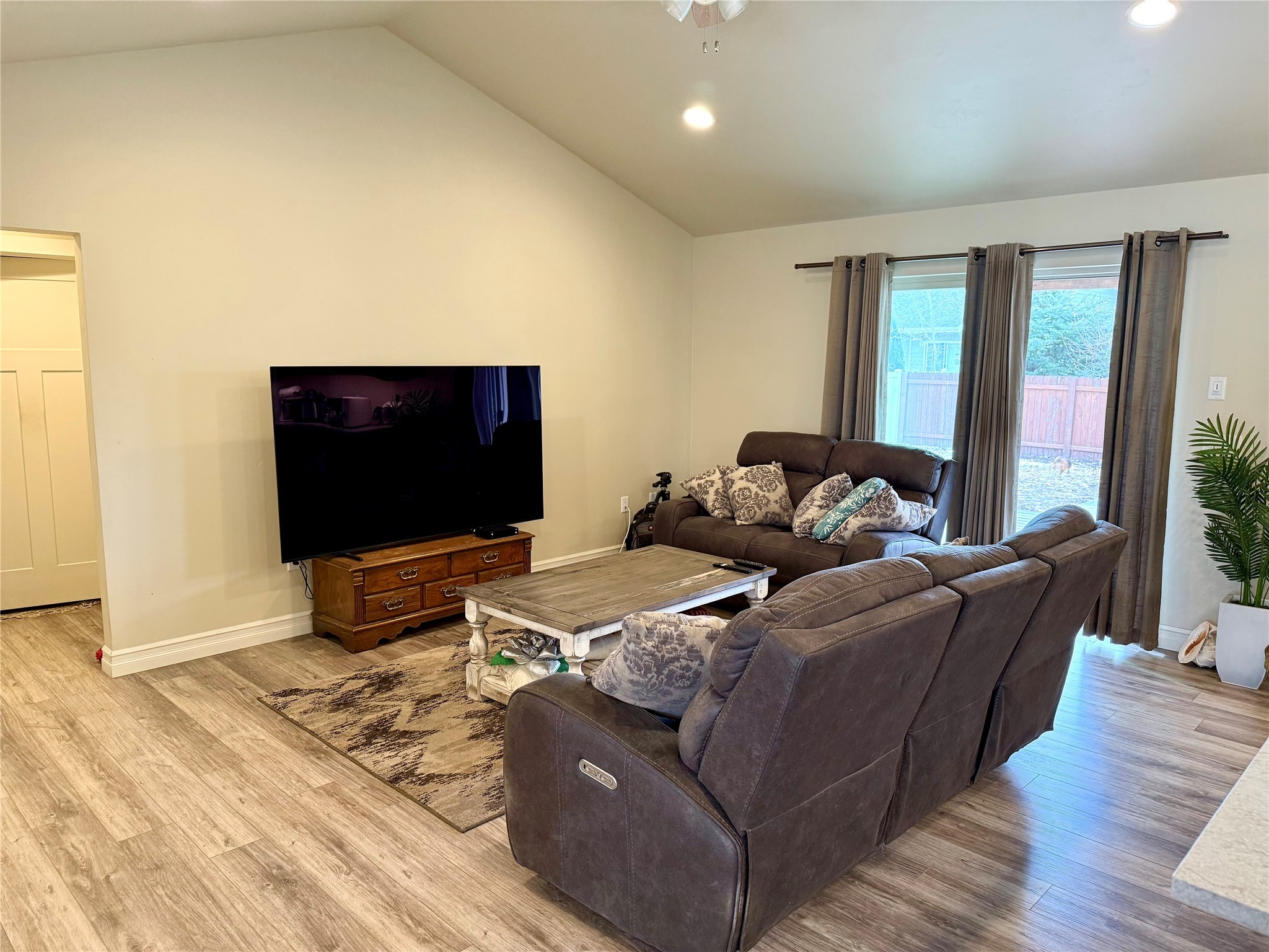 1158 W 14th Avenue W Property Photo 9