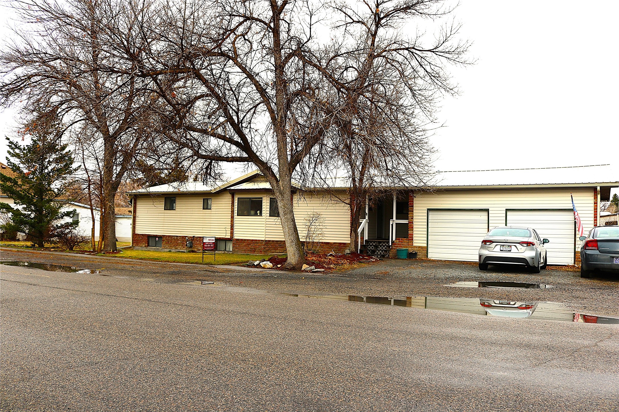 211 N Division Street Property Photo