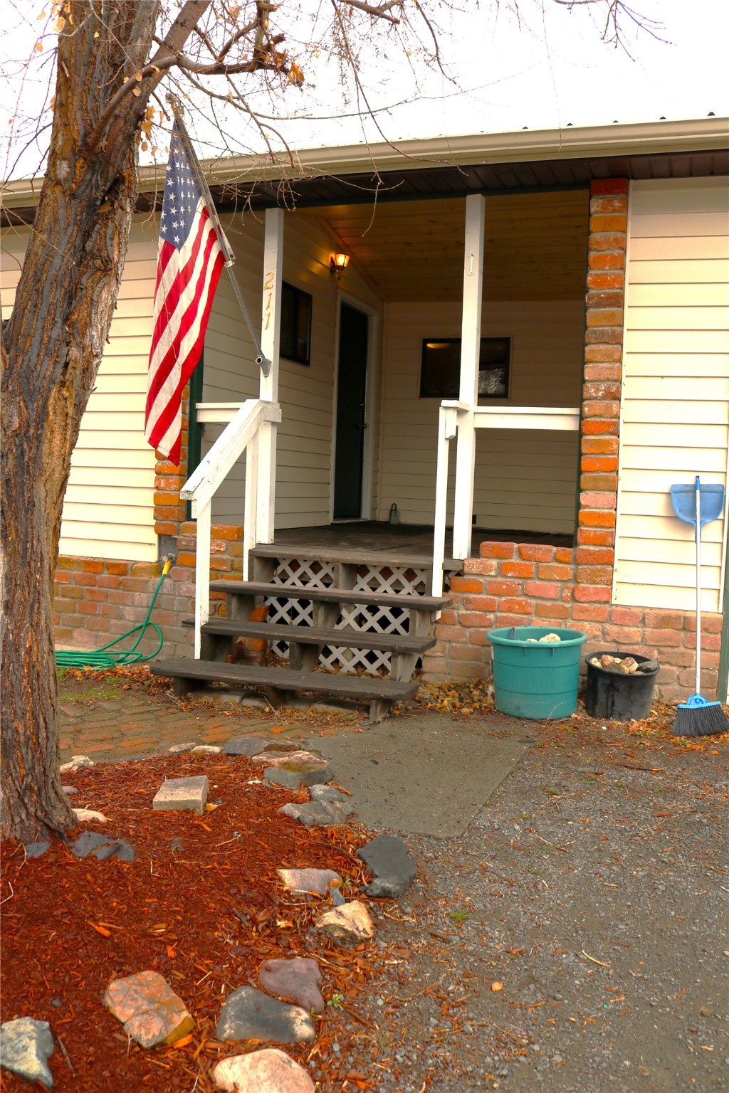 211 N Division Street Property Photo 3