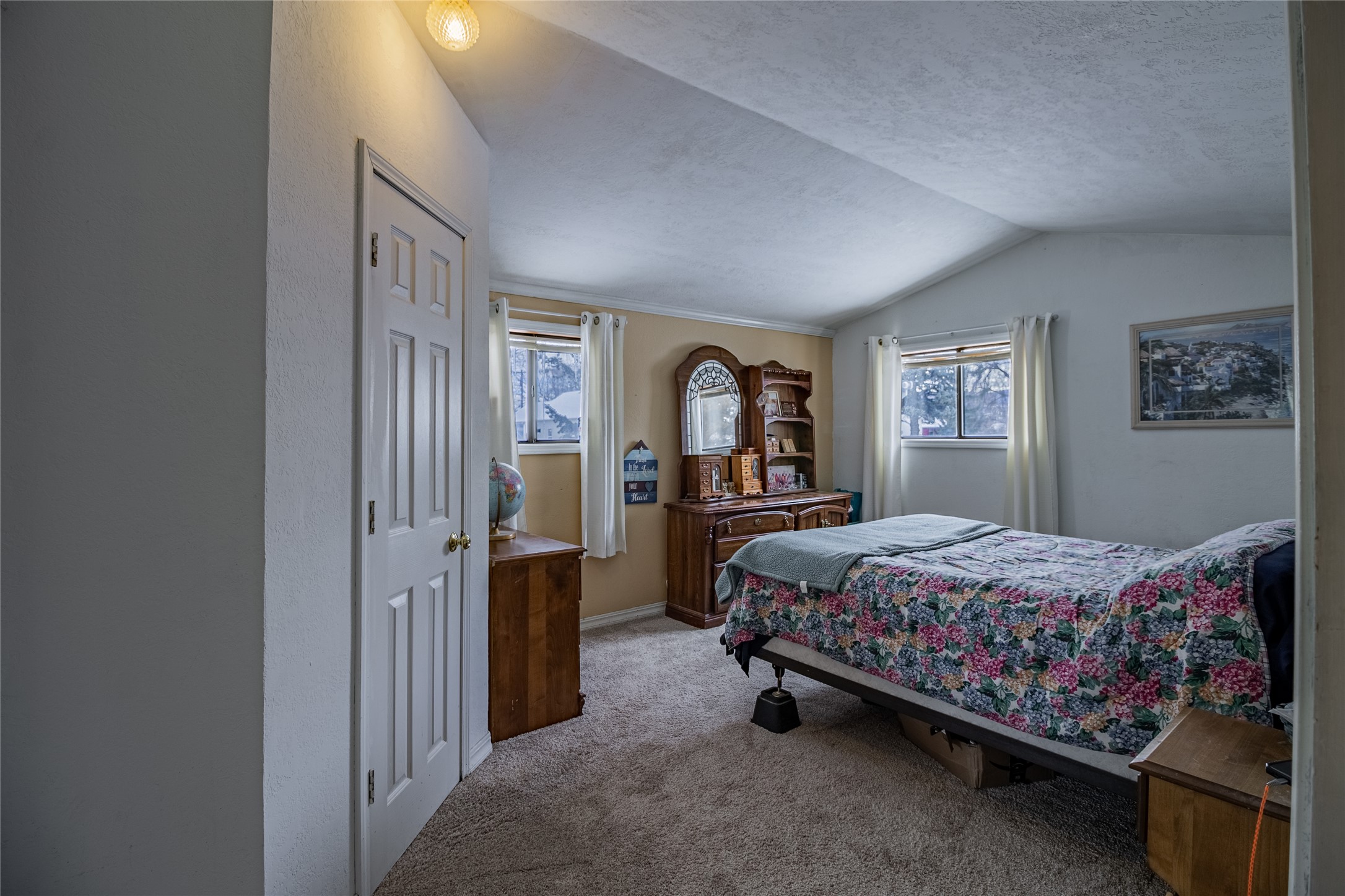211 N Division Street Property Photo 16