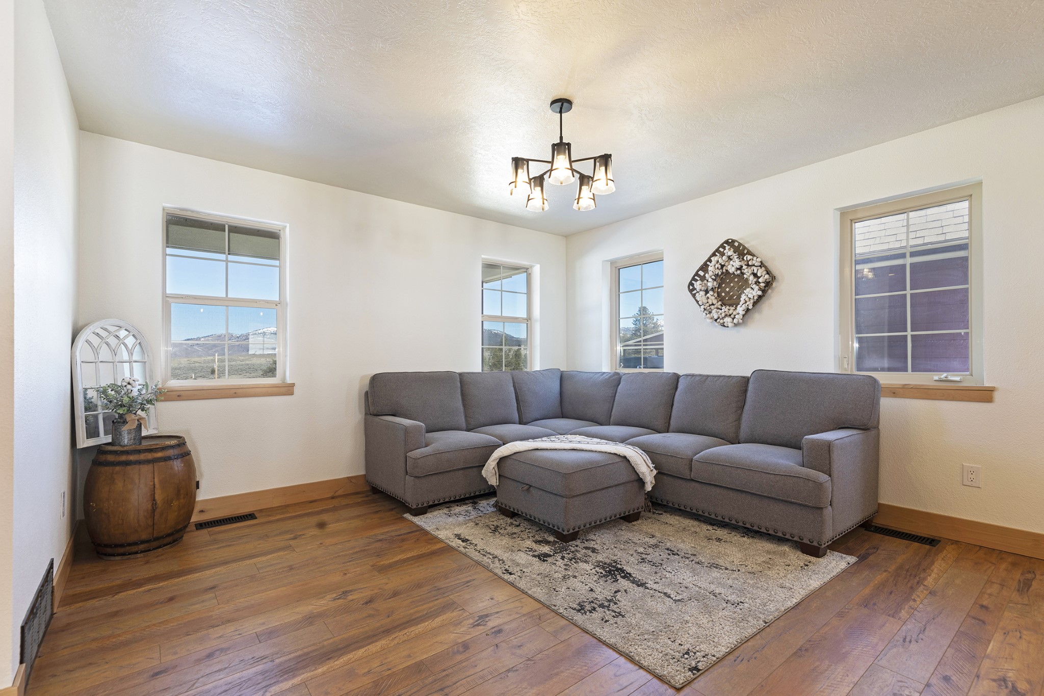 5440 Sapphire Ridge Road Property Photo 12
