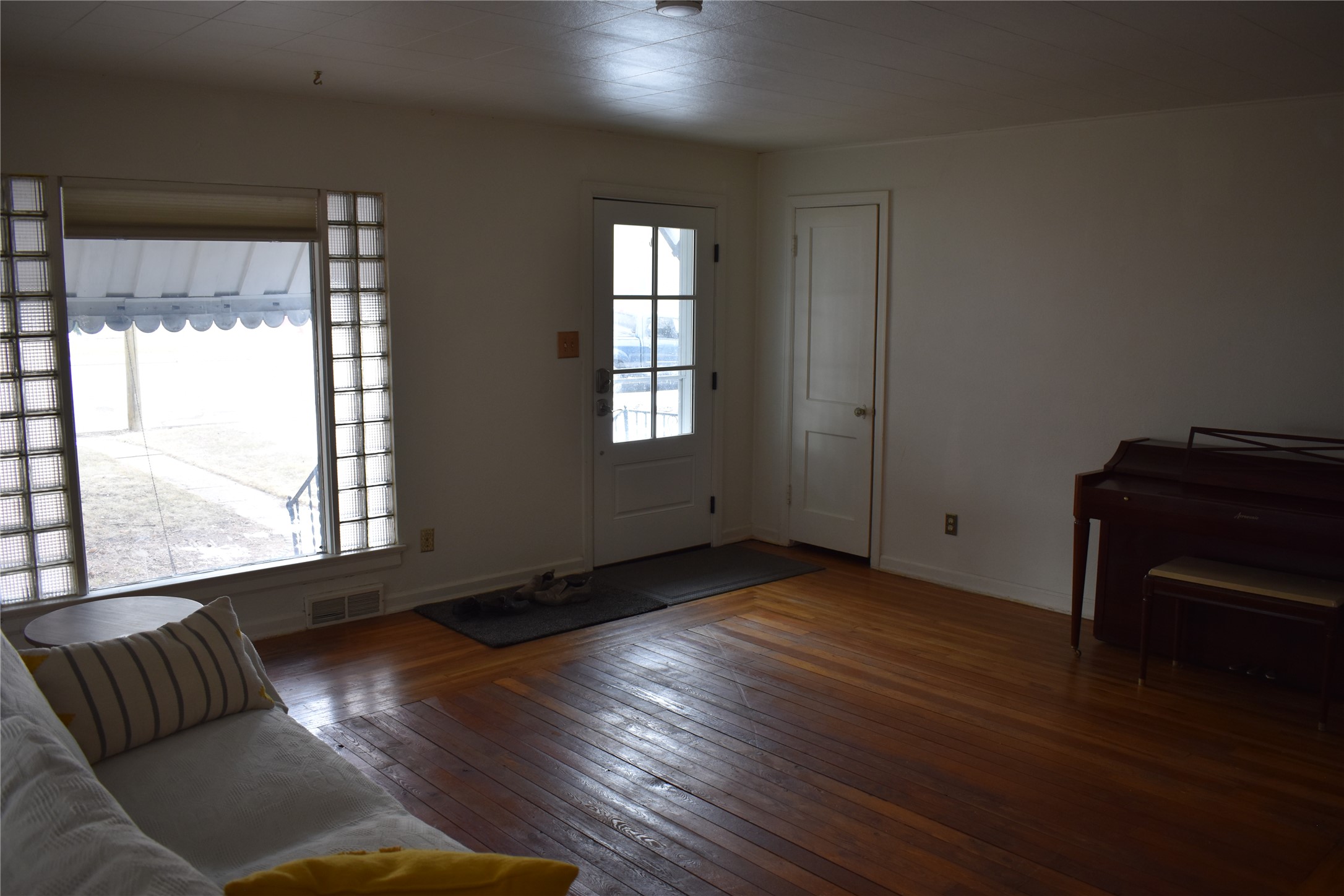 307 S Illinois Street Property Photo 5