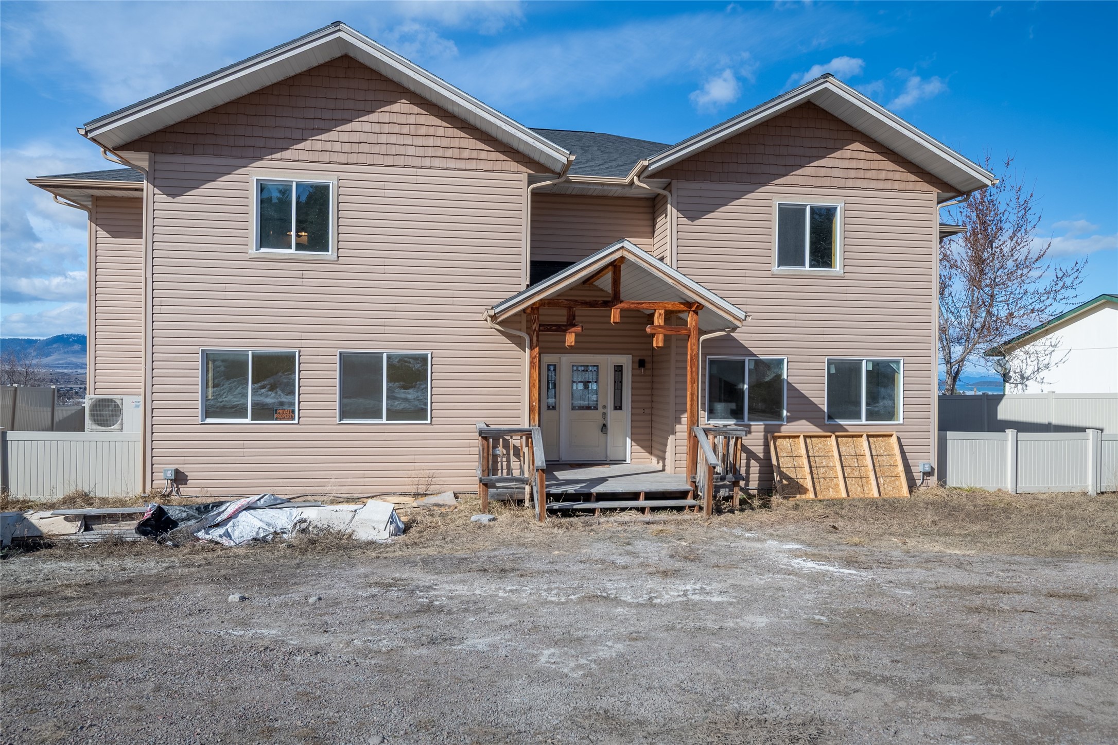 1008 Hillside Court Property Photo 2