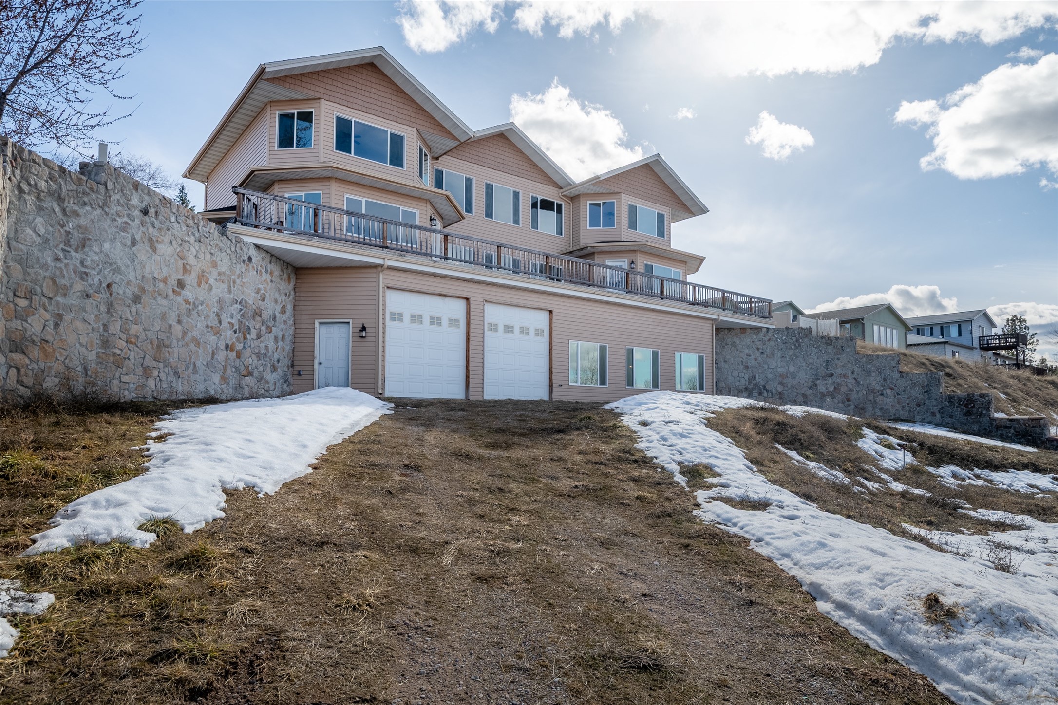 1008 Hillside Court Property Photo 6