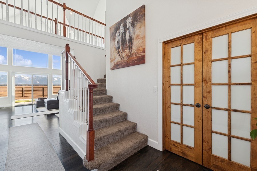 140 Equestrian Lane Property Photo 3