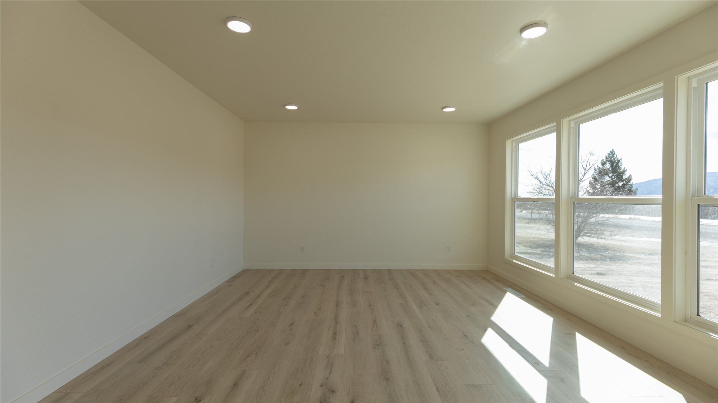 305 W 4th Avenue Property Photo 3