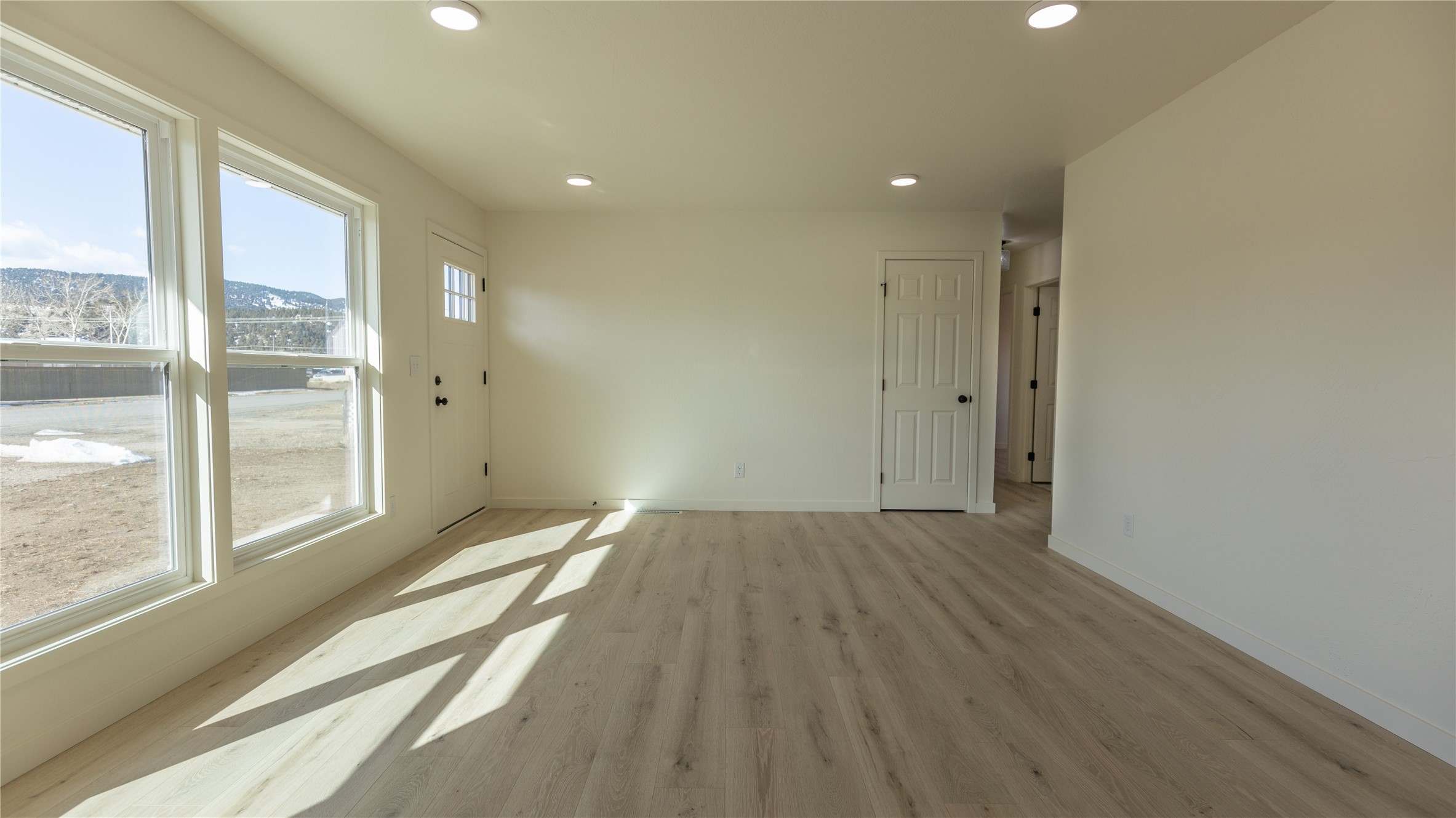 305 W 4th Avenue Property Photo 4