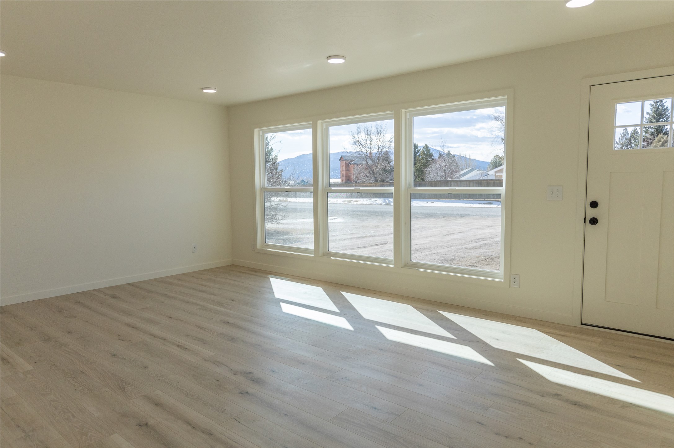 305 W 4th Avenue Property Photo 5