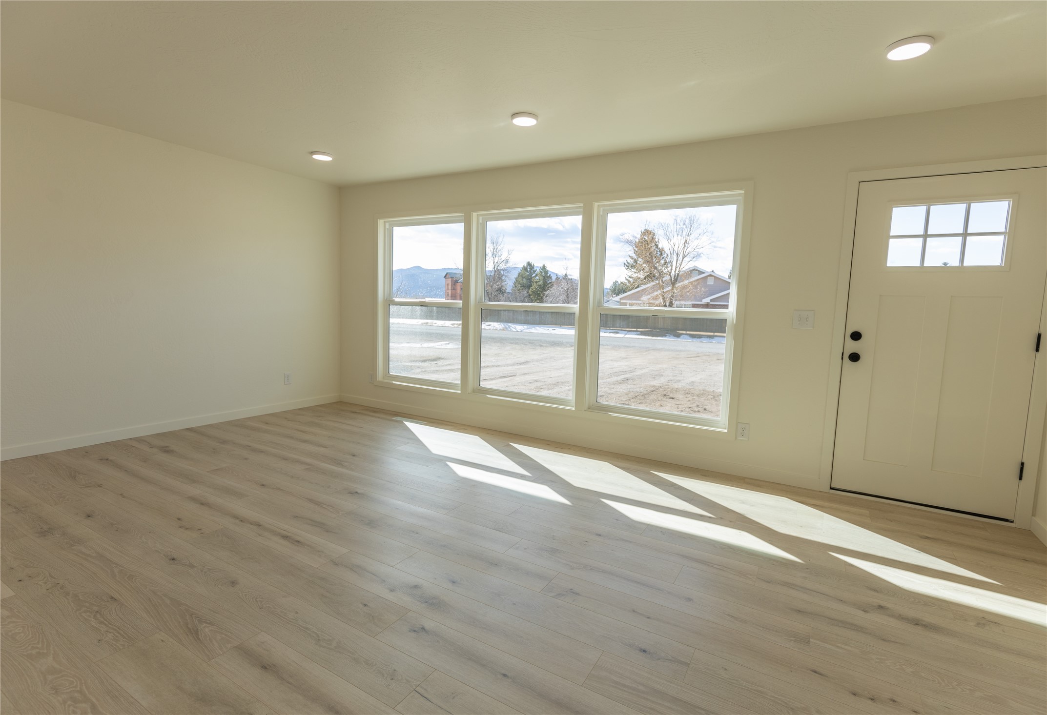 305 W 4th Avenue Property Photo 6