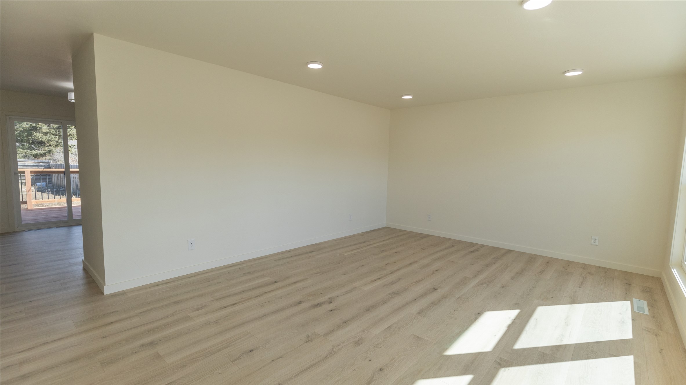 305 W 4th Avenue Property Photo 7