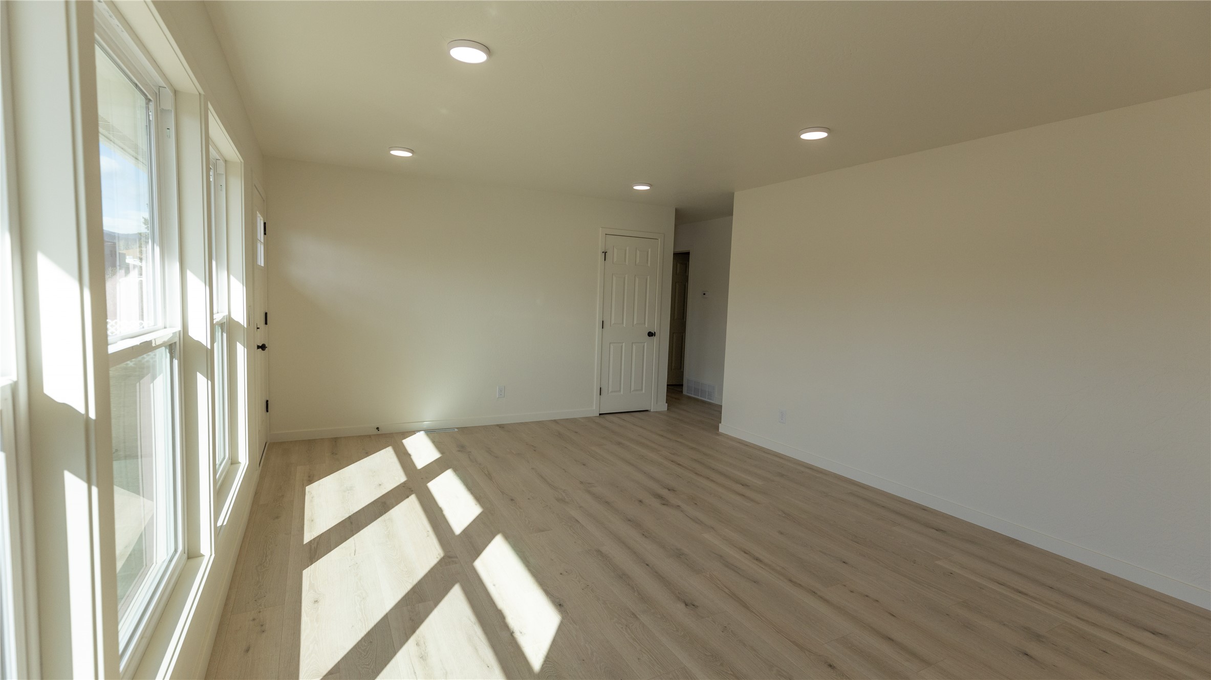 305 W 4th Avenue Property Photo 8