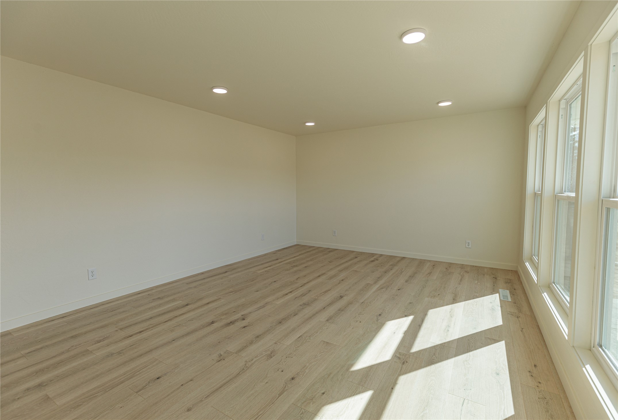 305 W 4th Avenue Property Photo 9