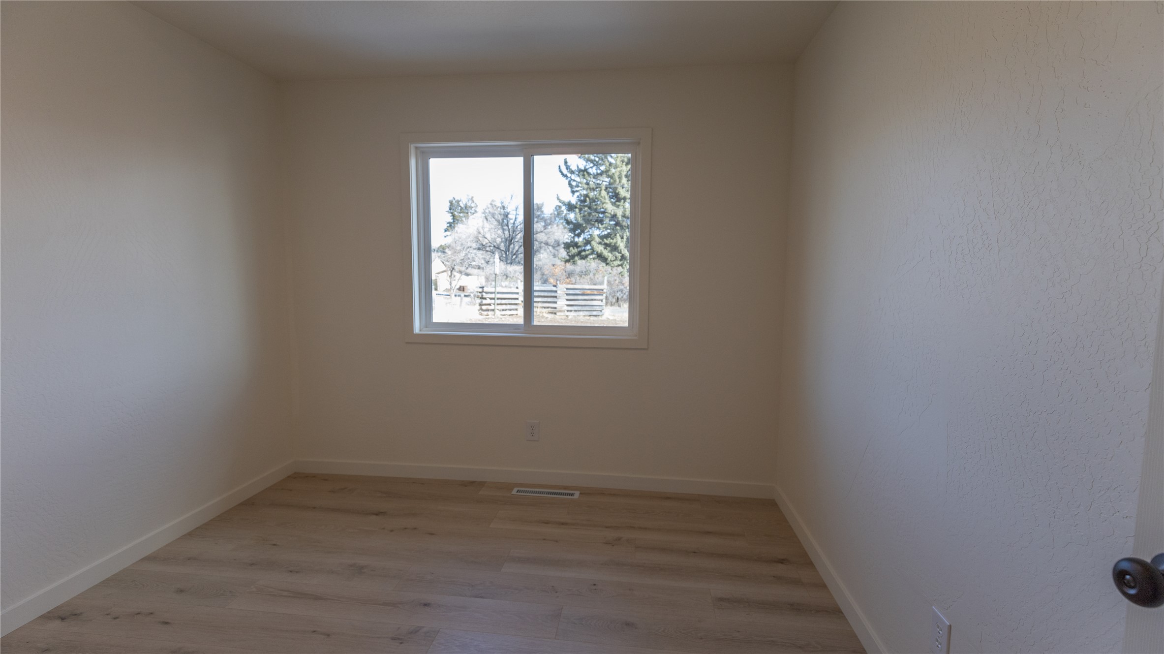305 W 4th Avenue Property Photo 26