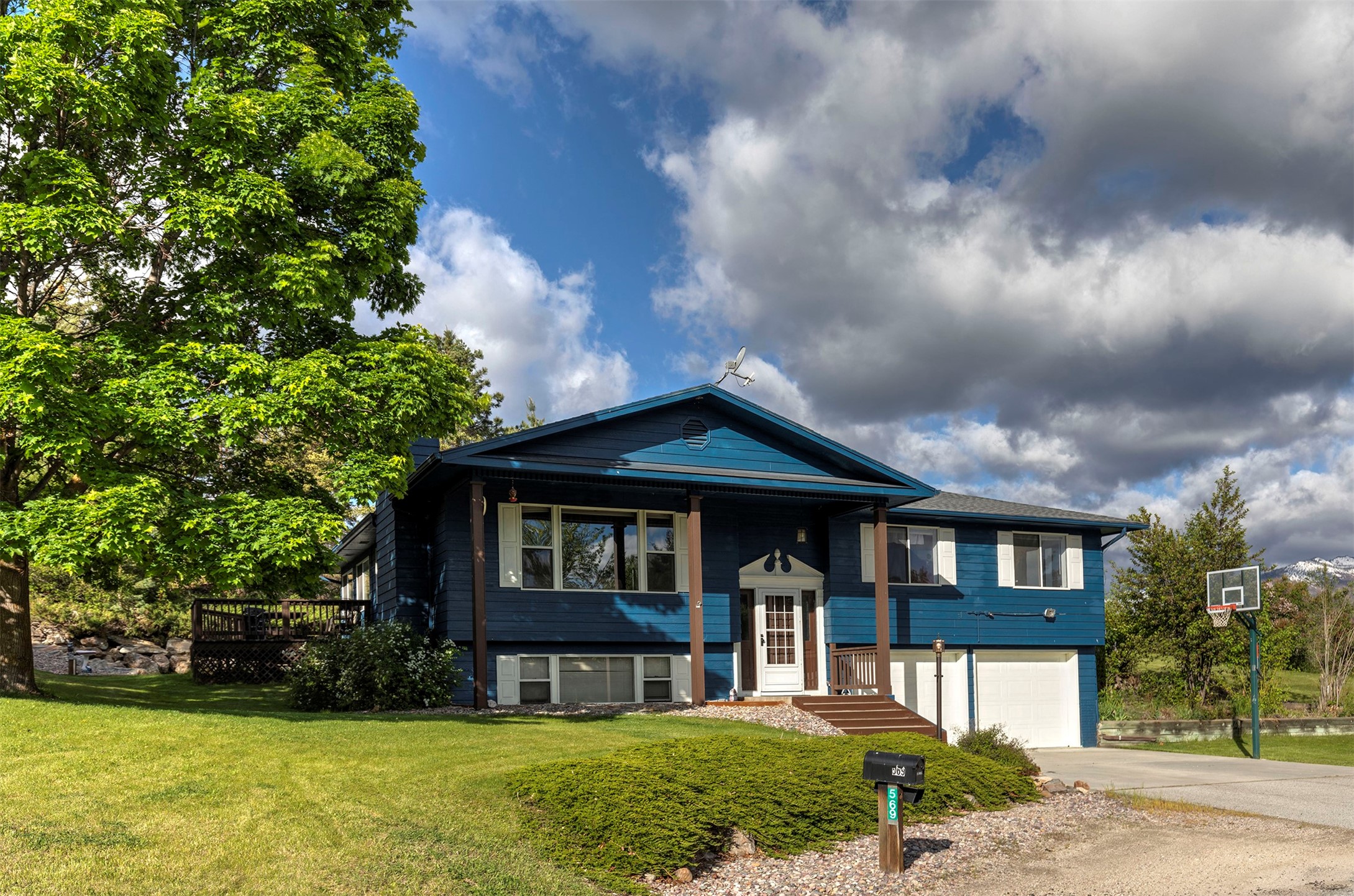 569 Fairway Drive Property Photo