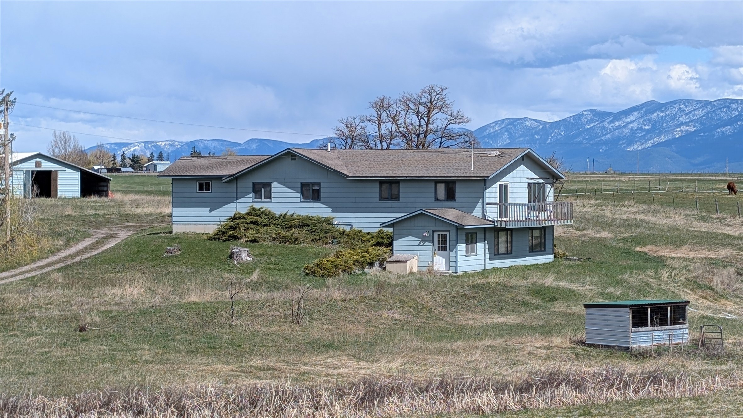 40326 Round Butte Road Property Photo 1