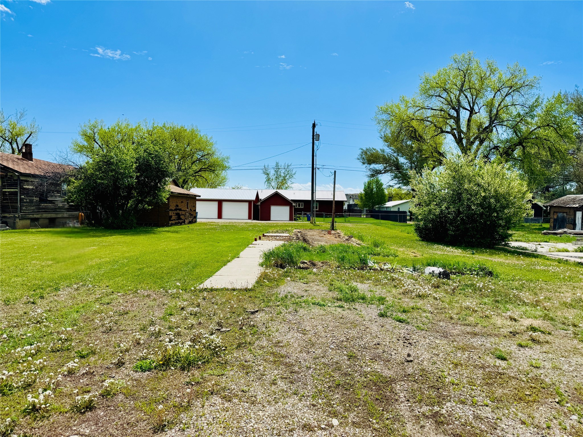 2207 Main Street Property Photo 2