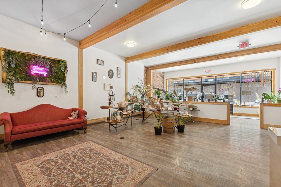 527 Nucleus Avenue Property Photo 7