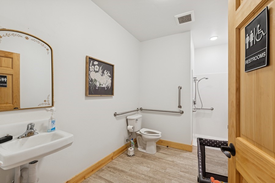527 Nucleus Avenue Property Photo 10