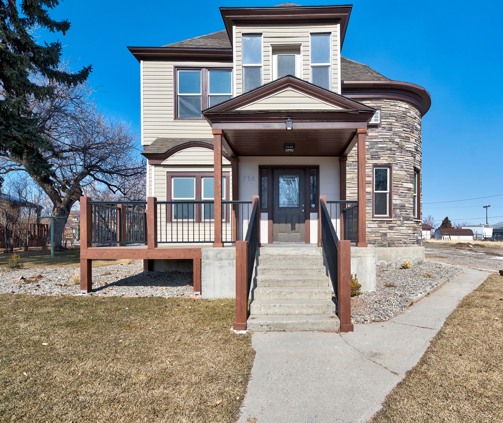 716 Elm Street Property Photo