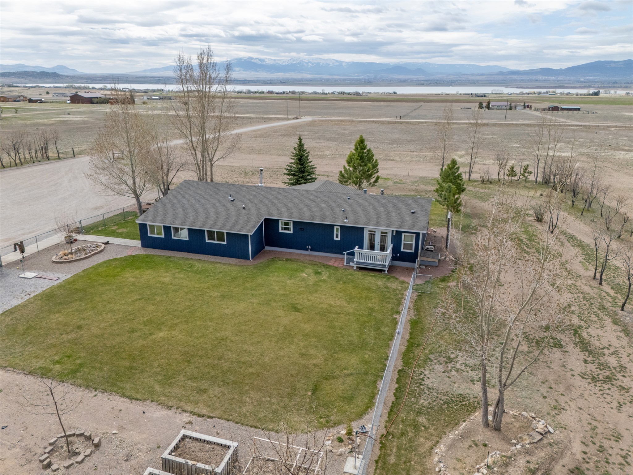 2824 Fantasy Road Property Photo 9
