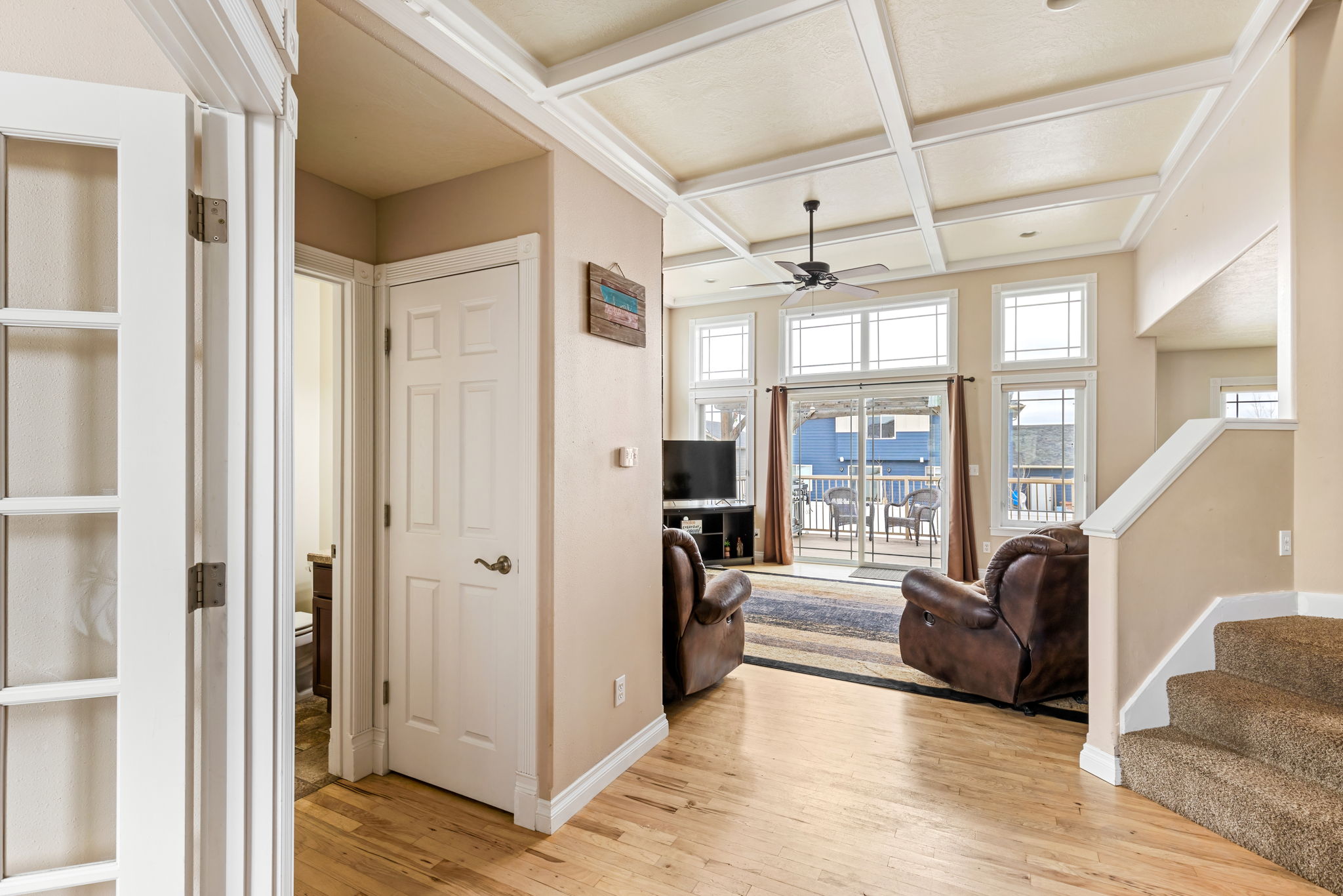 1012 46th Avenue Ne Property Photo 2