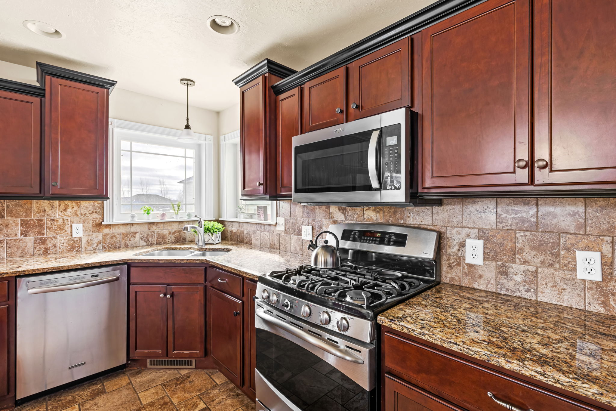 1012 46th Avenue Ne Property Photo 12