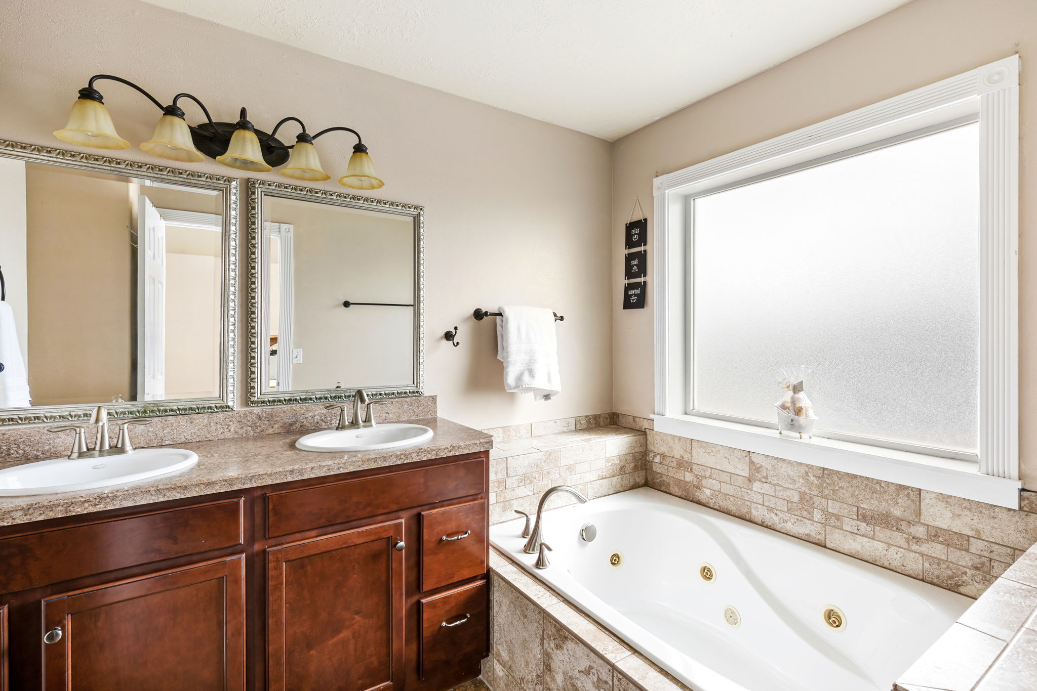 1012 46th Avenue Ne Property Photo 23