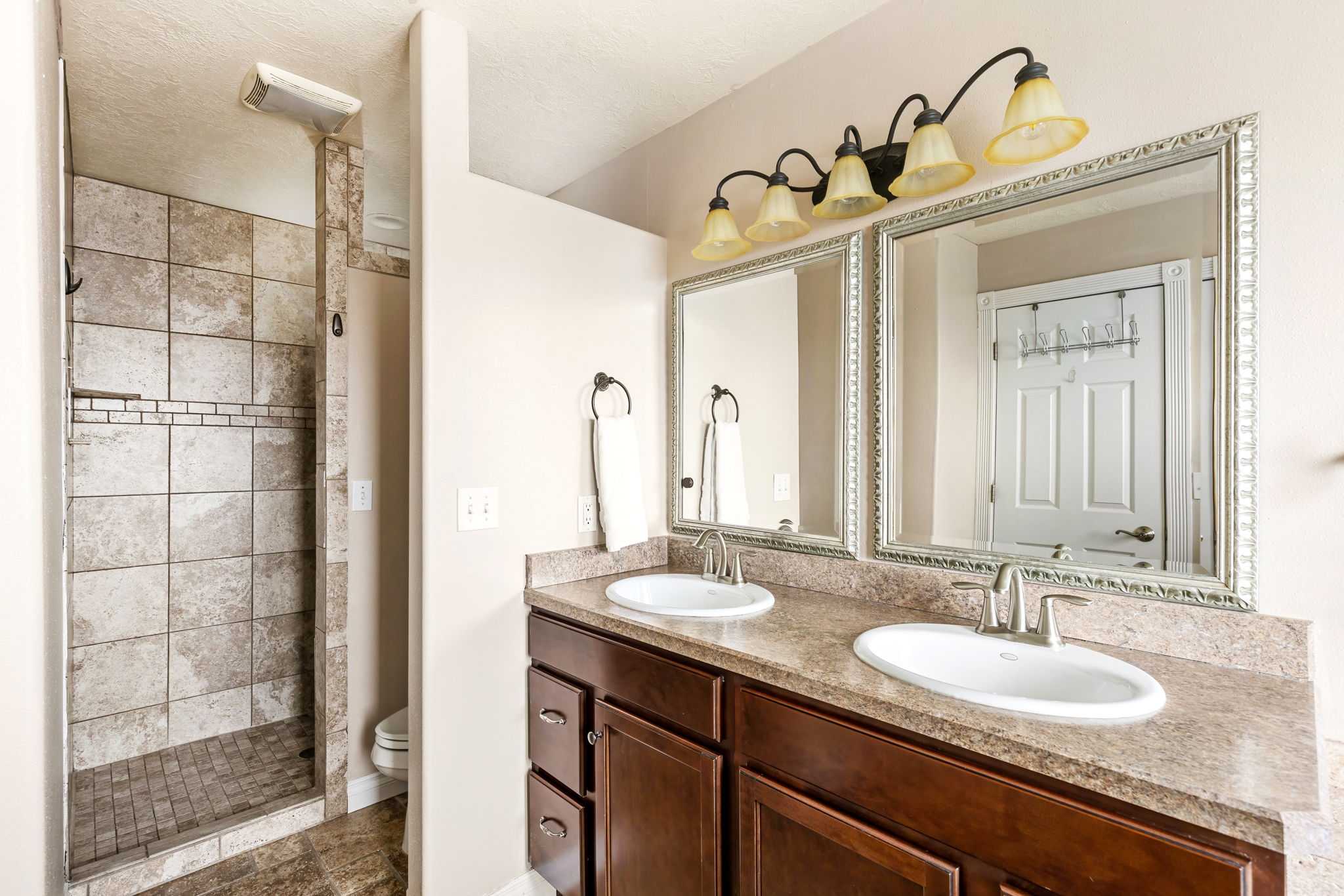 1012 46th Avenue Ne Property Photo 24