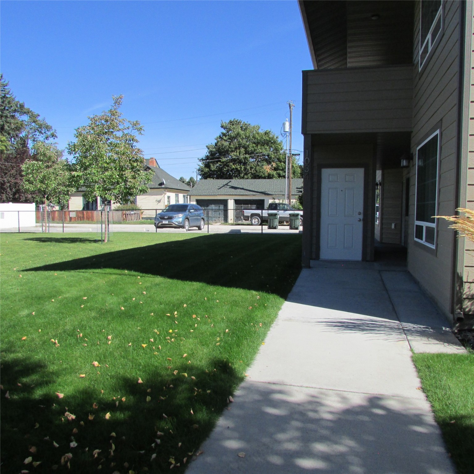 1034 /1036 Main Street Property Photo 4