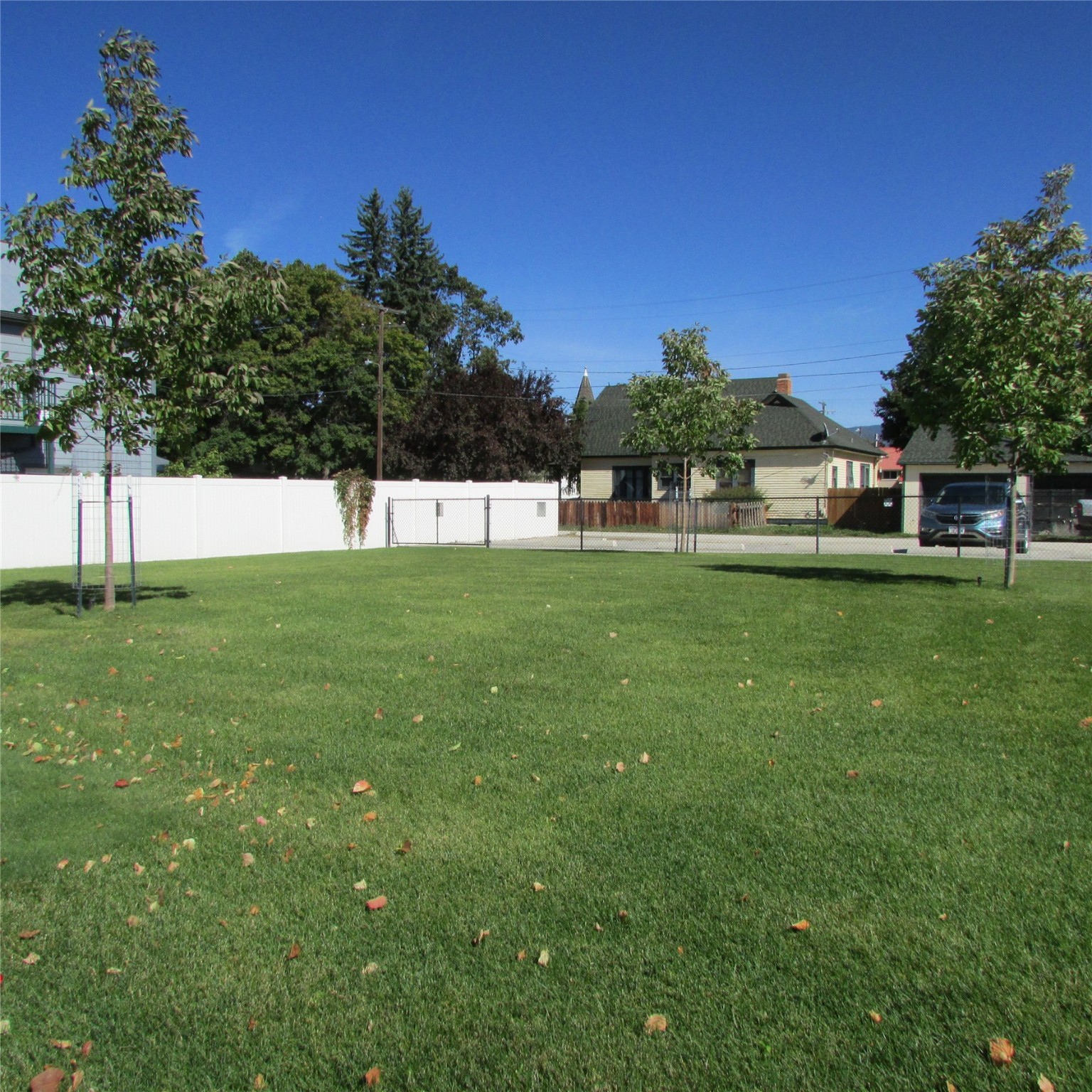 1034 /1036 Main Street Property Photo 5