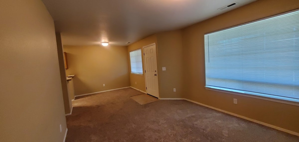 1034 /1036 Main Street Property Photo 11