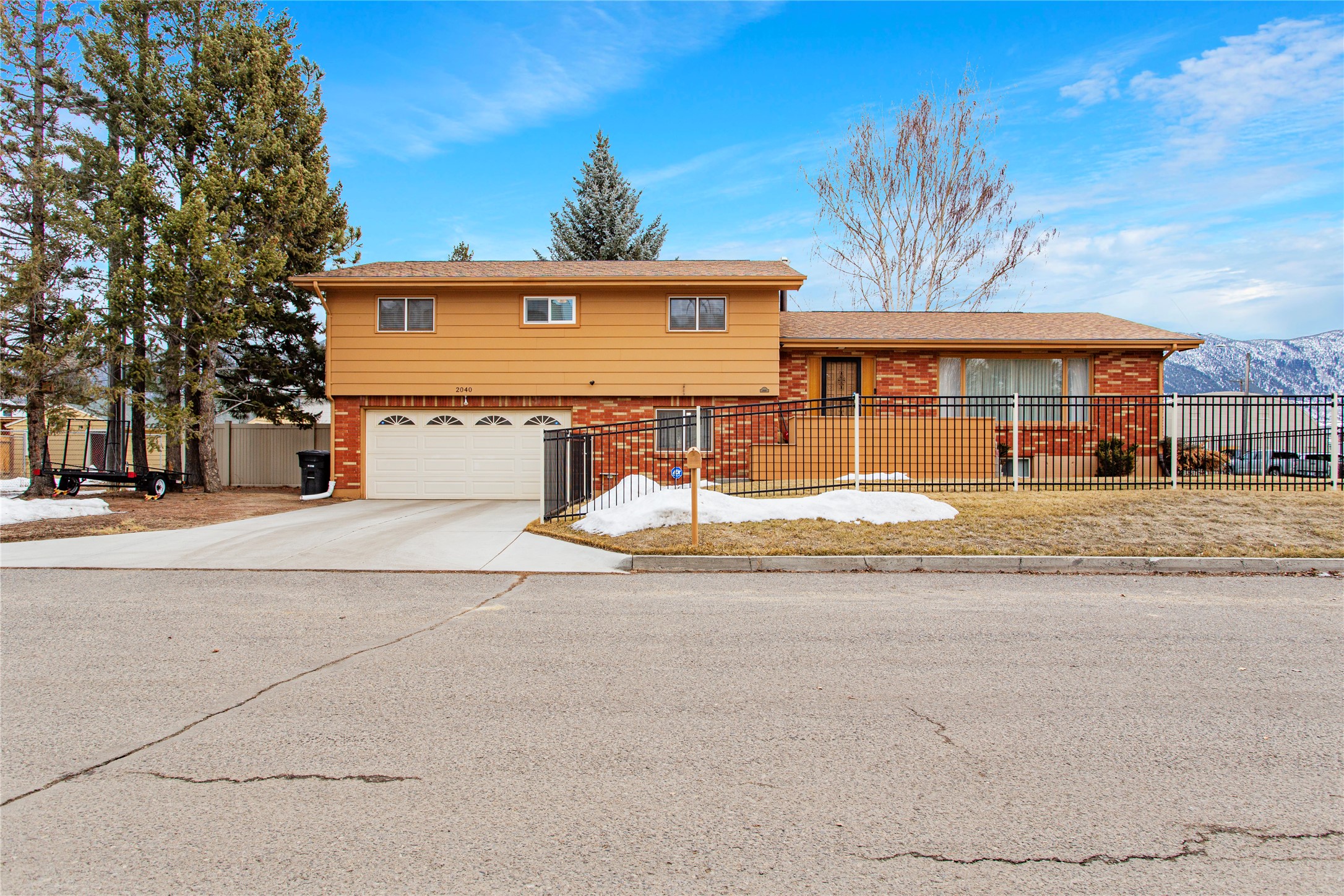 2040 Adams Avenue Property Photo