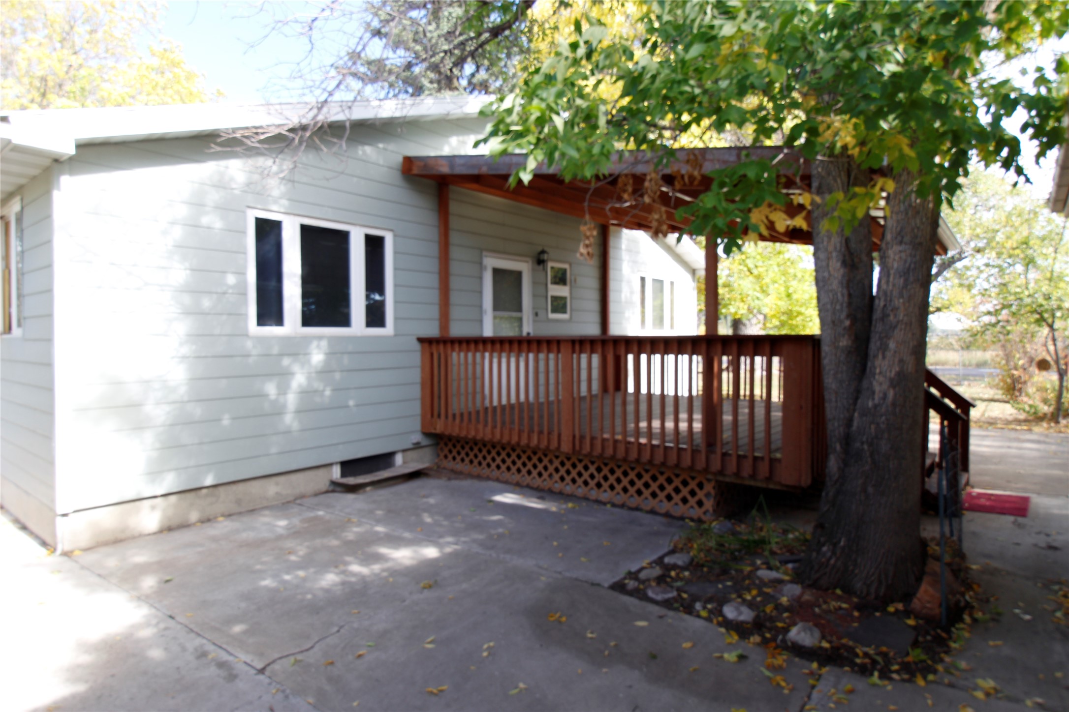 190 N Floweree Avenue Property Photo 2