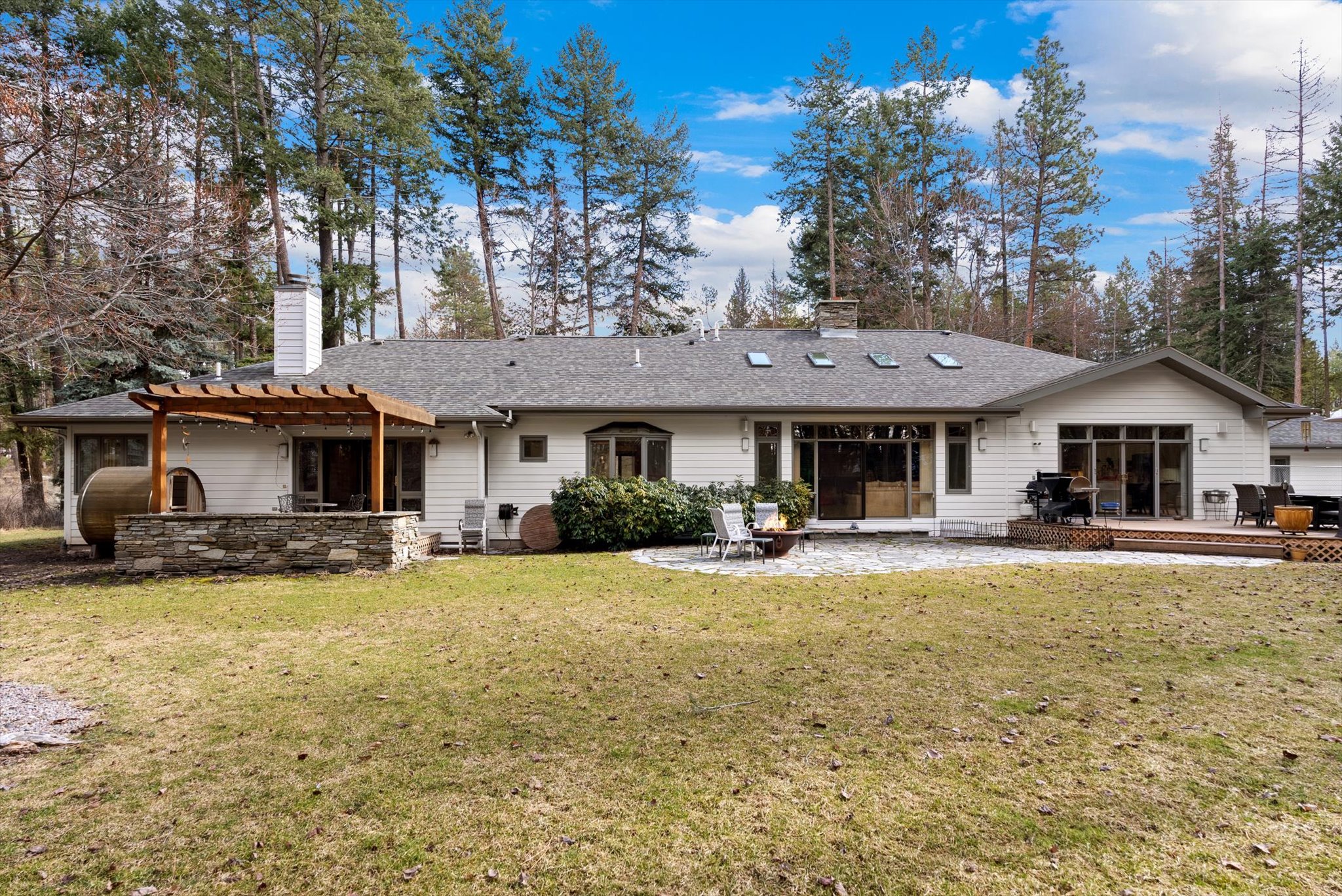 13993 Pine Street Property Photo