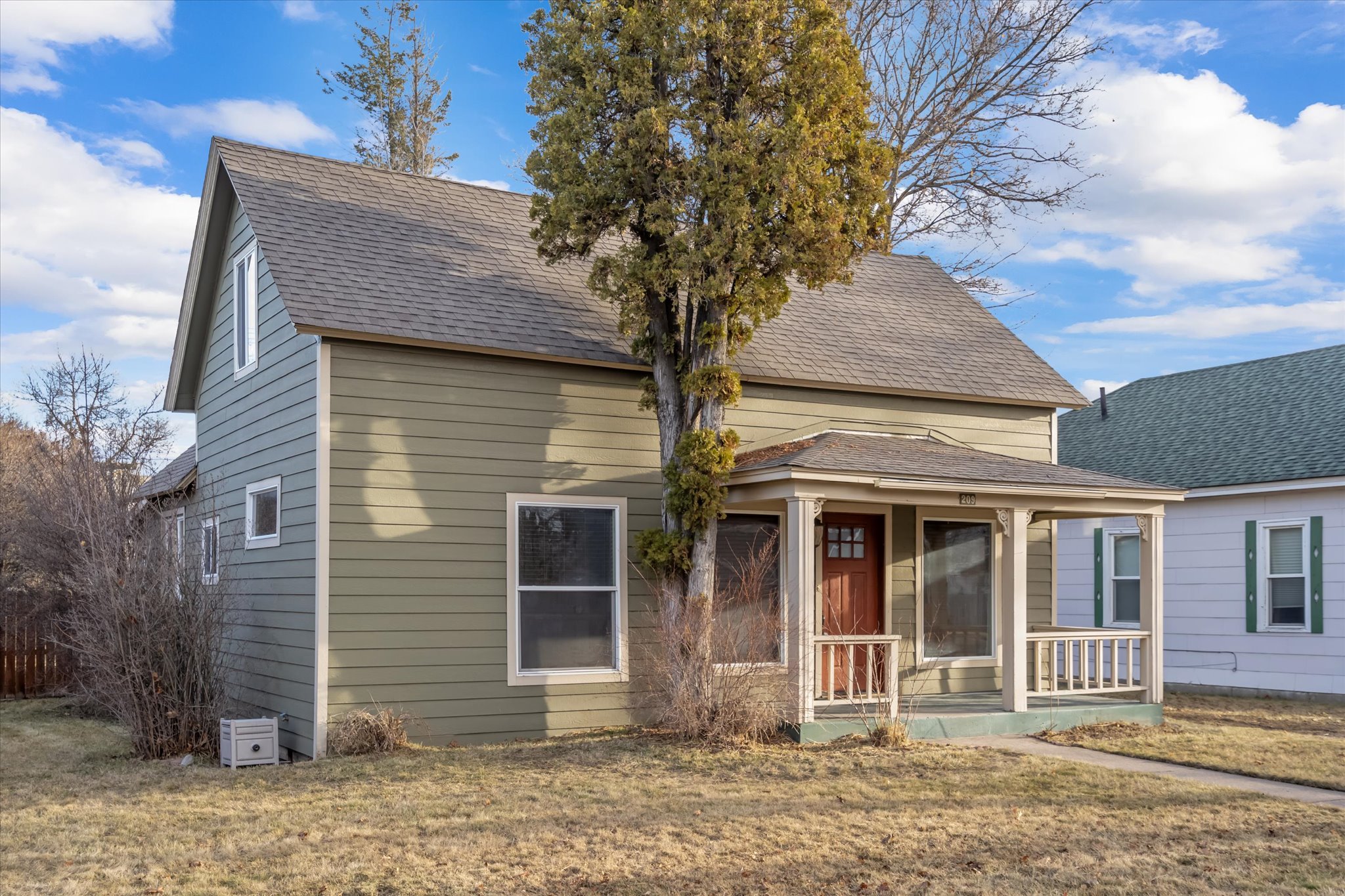 209 6th Avenue E Property Photo