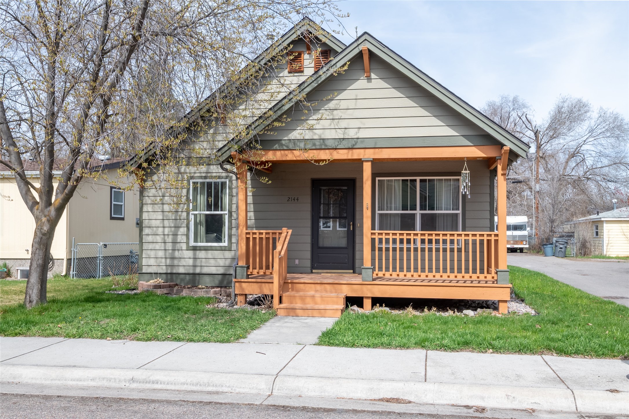 2144 W Kent Avenue Property Photo 2