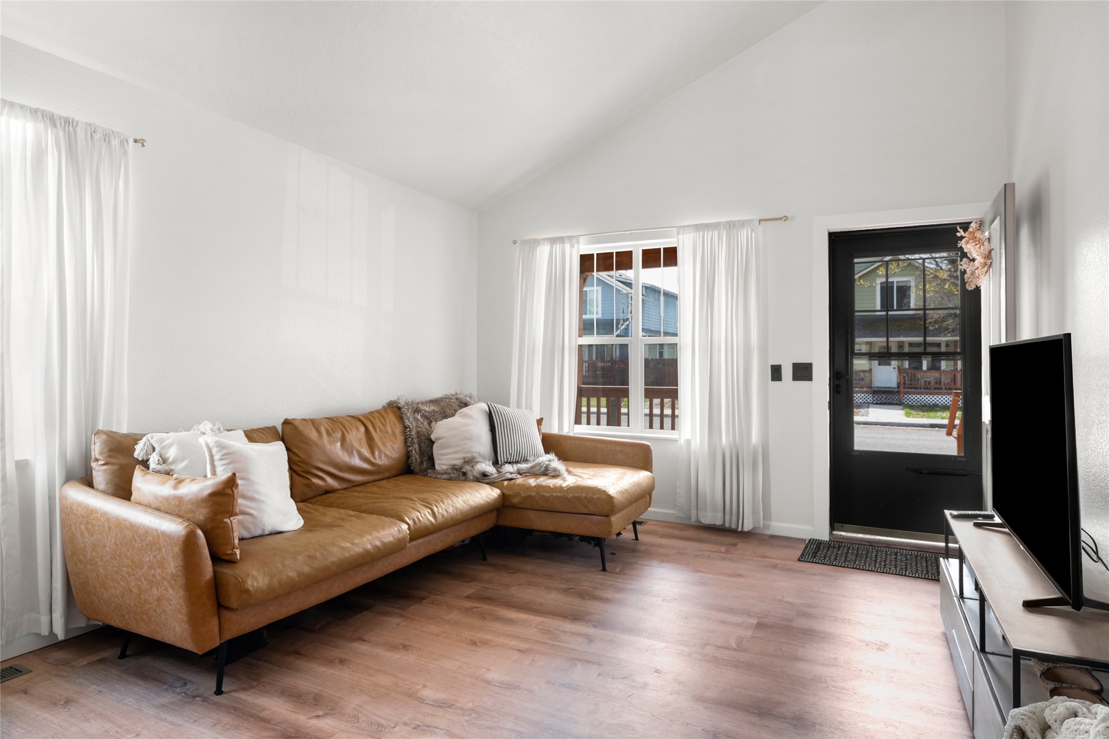 2144 W Kent Avenue Property Photo 6