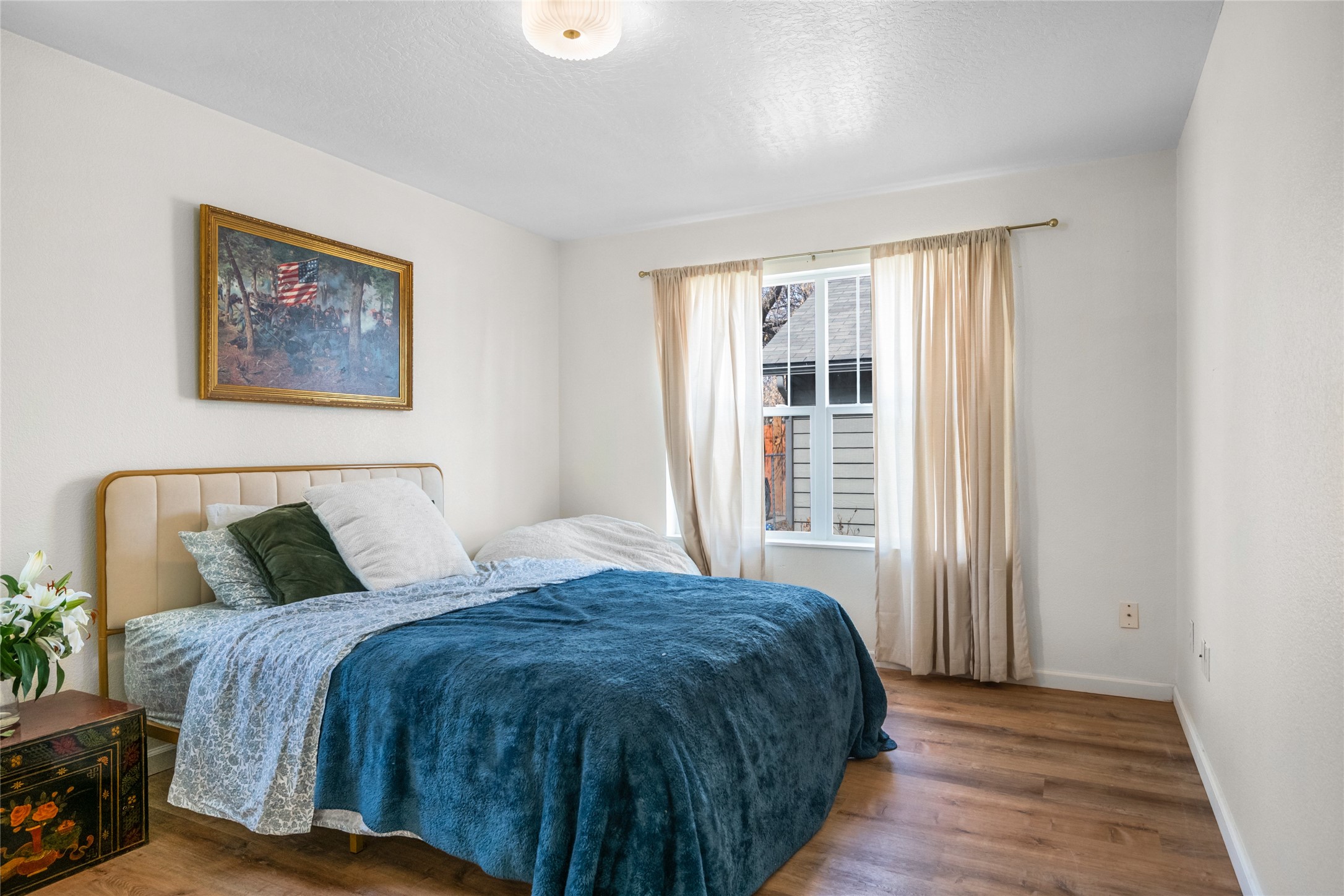 2144 W Kent Avenue Property Photo 9
