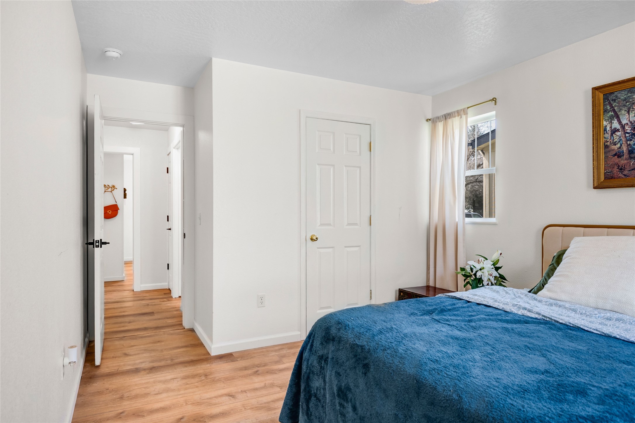 2144 W Kent Avenue Property Photo 10