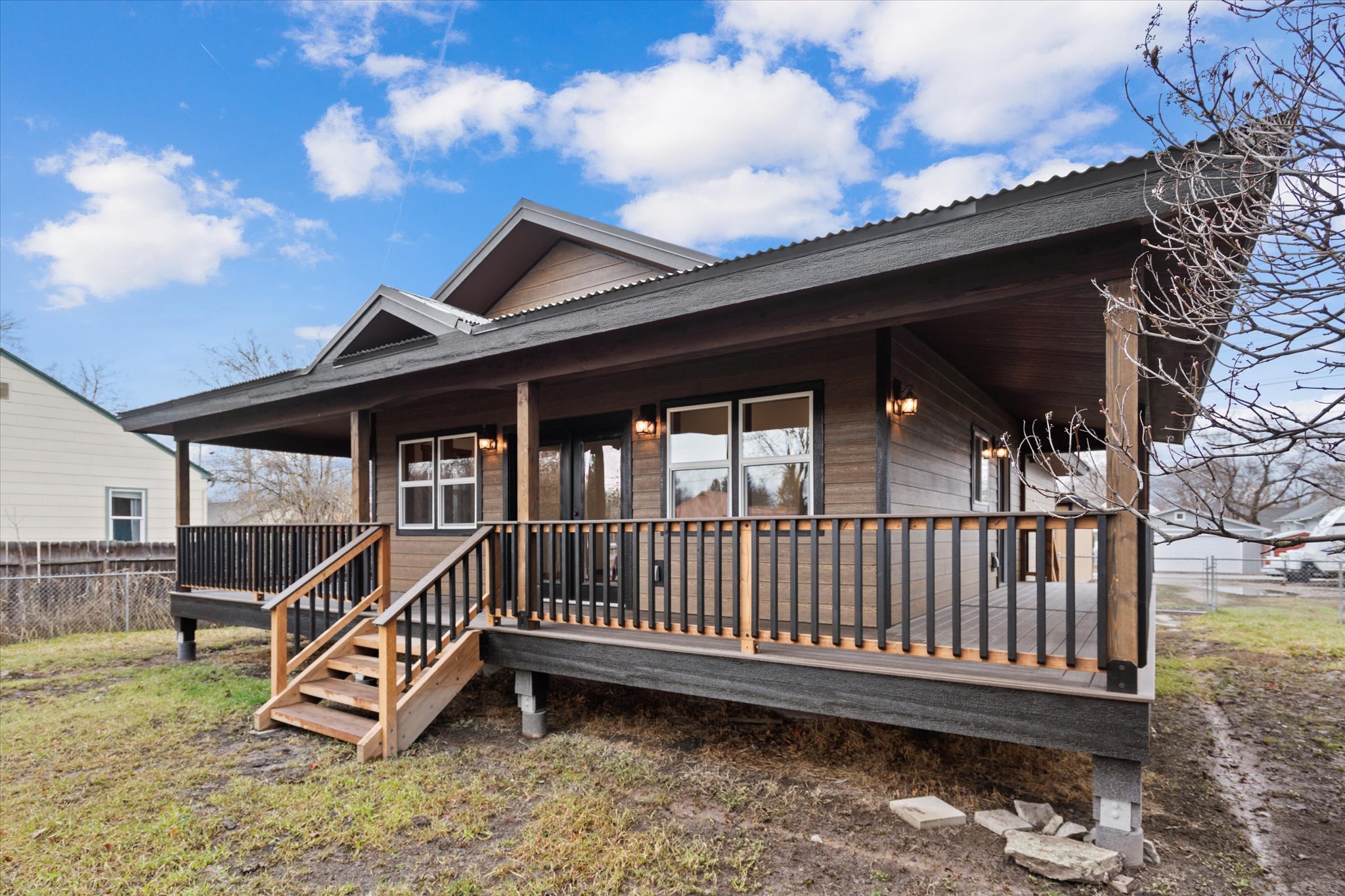 417 8th Avenue W Property Photo