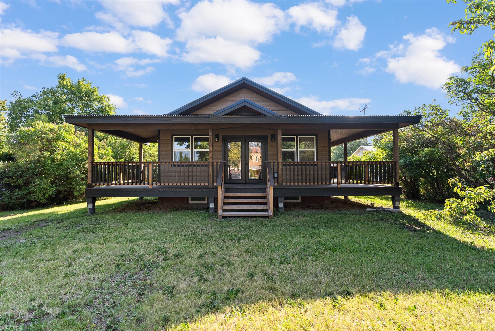 417 8th Avenue W Property Photo