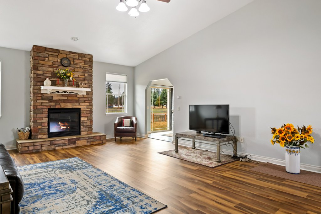 369 Gold Court Property Photo 8