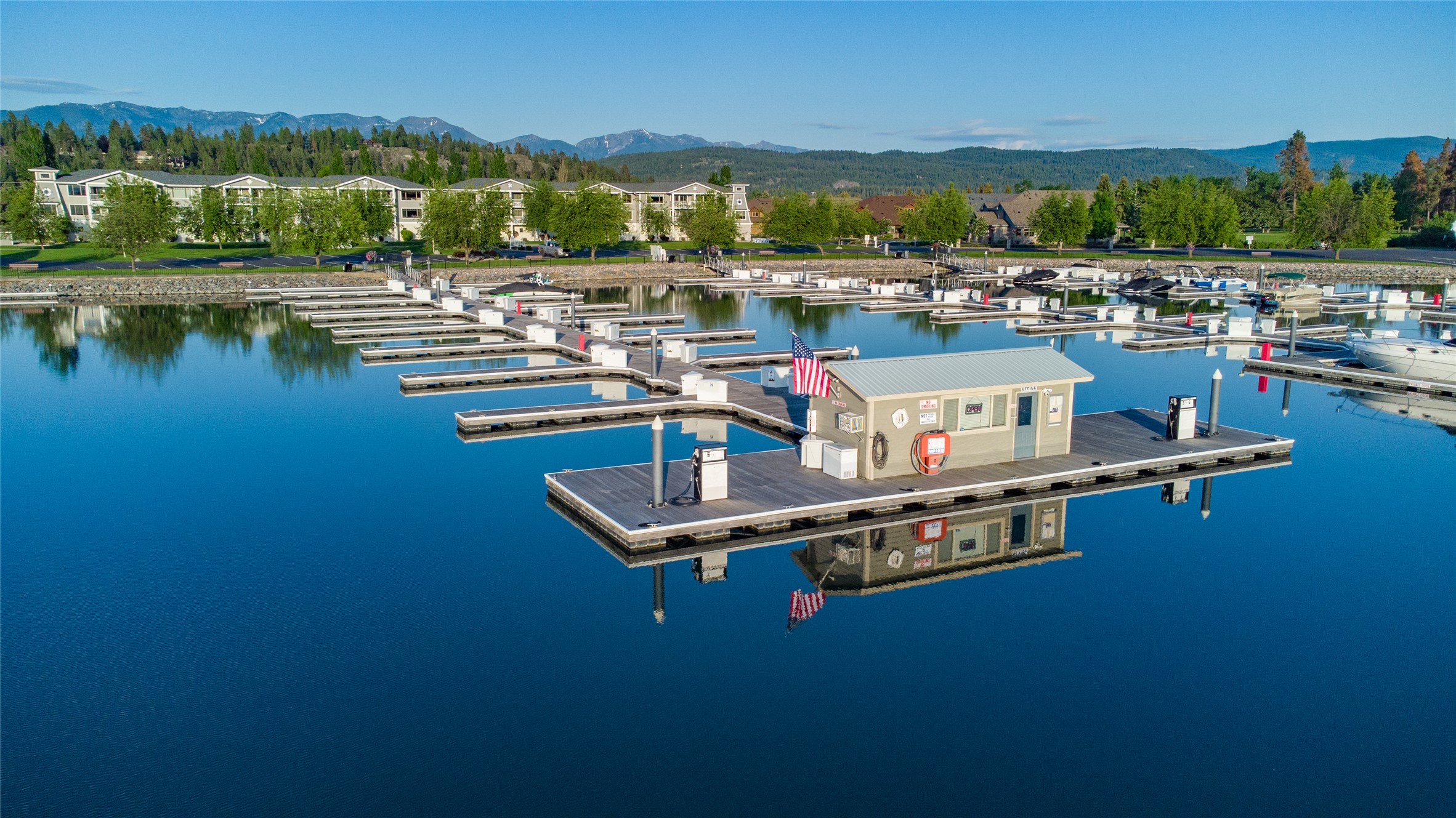 C-20 Eagle Bend Yacht Har Eagle Bend Yacht Harbor Property Photo