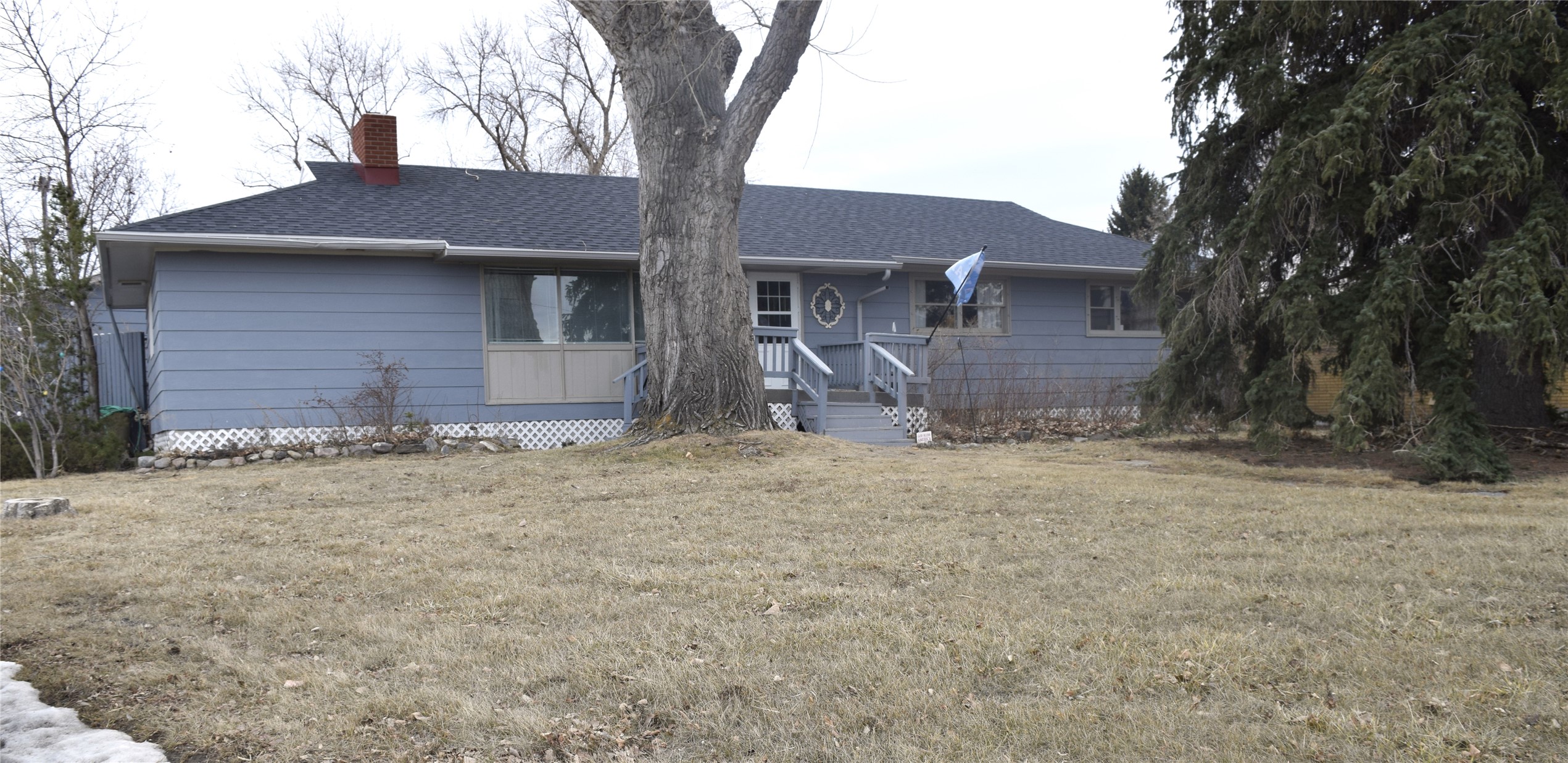 215 S Kansas Street Property Photo