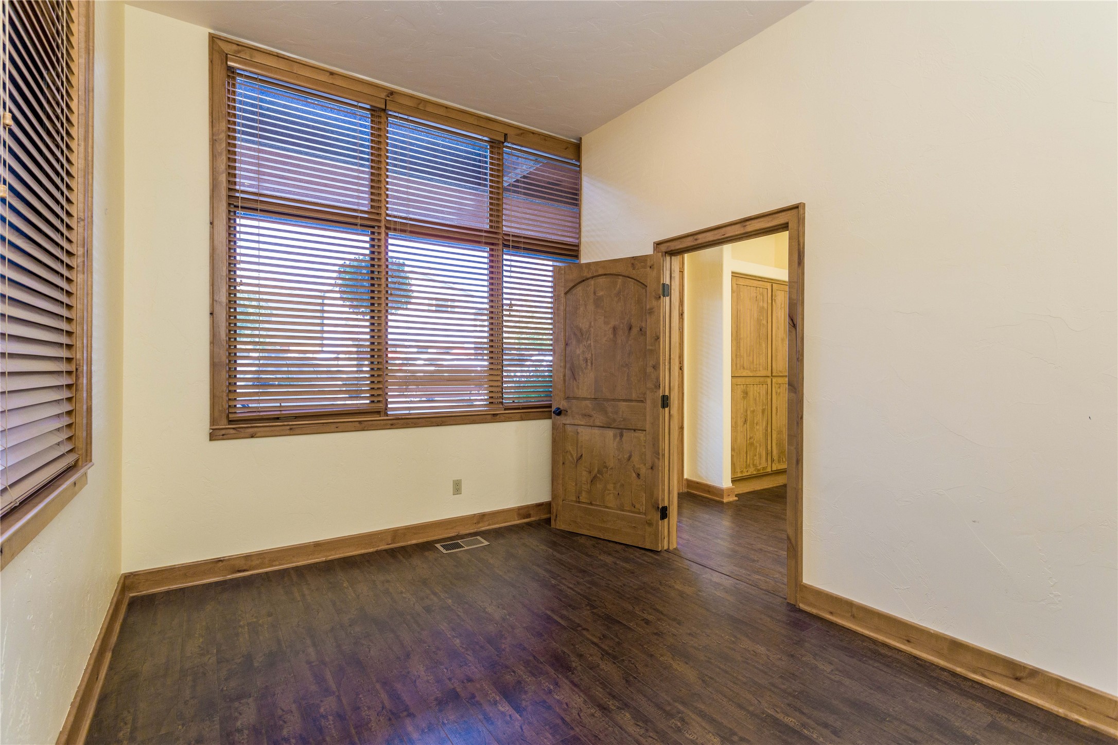 443 Osborn Avenue 106 Property Photo 6
